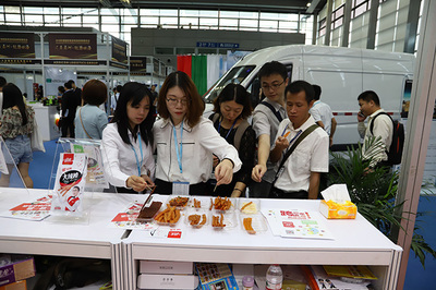 跨境电商展会 佳龙“辣条”传递中国味道