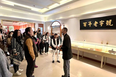 设计赋能，文化传新 设计学院校友引领师生探访百年老字号汪玉霞