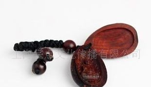 掌中雅韵 手工雕刻小叶紫檀钥匙挂件的工艺之美与文化意蕴